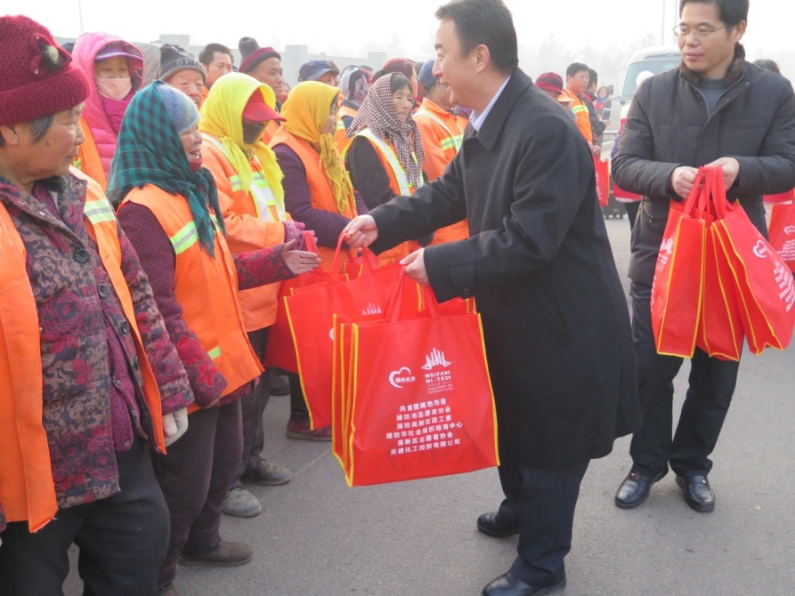 In January 2017, Gao Feng, Chairman of the Board of Directors of Tiande Chemical Holdings Co., Ltd., and Zheng Mingguo, Deputy General Manager, on behalf of the company, donated a batch of 